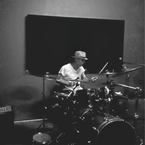 Professional-drummer-Darren-T.-Elliott-in-studio-rehearsing
