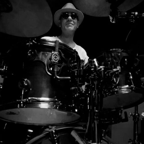 professional-drummer-Darren-Elliott-playing-his-drumset