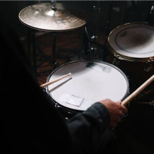professional-drummer-Darren-Elliott's-drumset