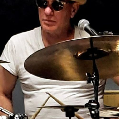 professional-drummer-Darren-Elliott-playing-live-on-stage